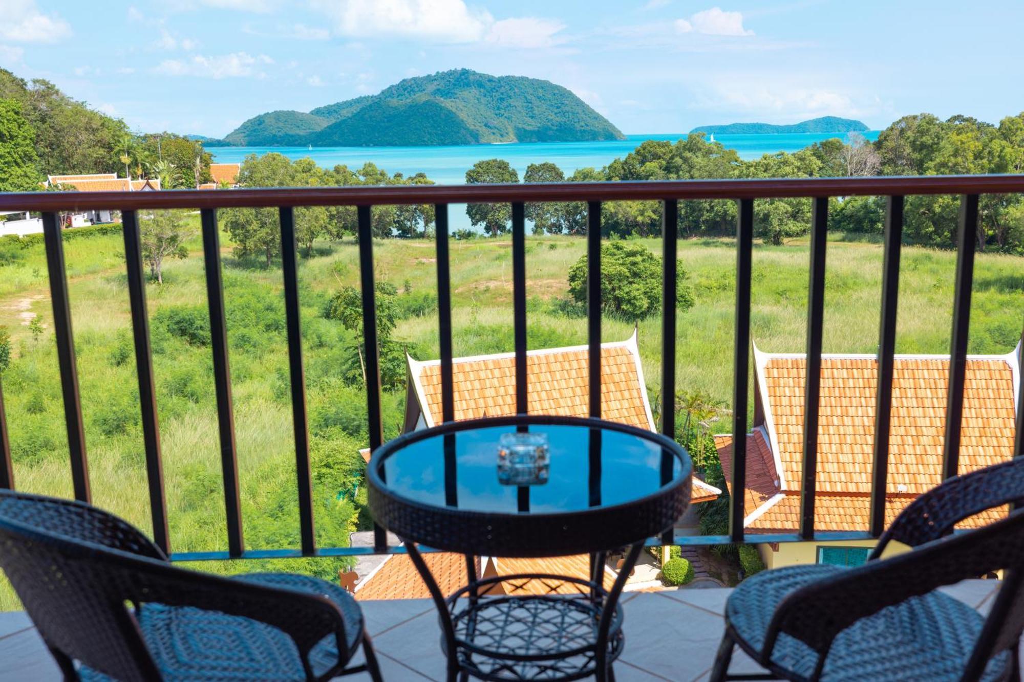 Phuket Kana International Hotel普吉岛卡娜国际酒店 Rawai Exterior photo