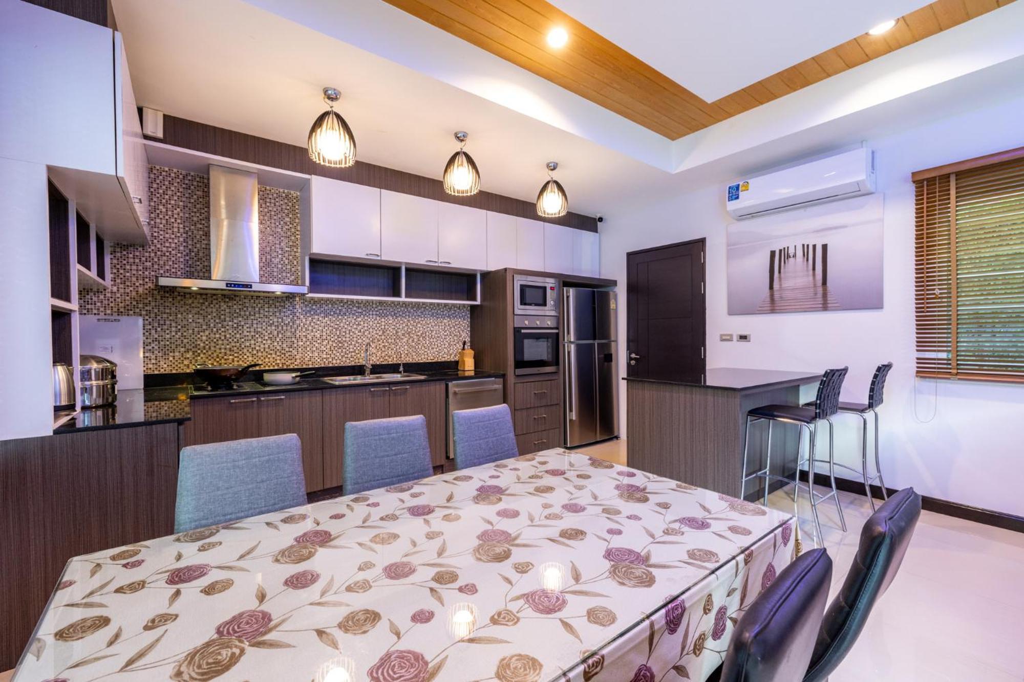 Phuket Kana International Hotel普吉岛卡娜国际酒店 Rawai Exterior photo